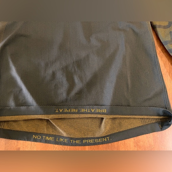 Lululemon Metal Vent Tech Long Sleeve 2.0. Fools Gold / Obsidian. Size L - Picture 6 of 8